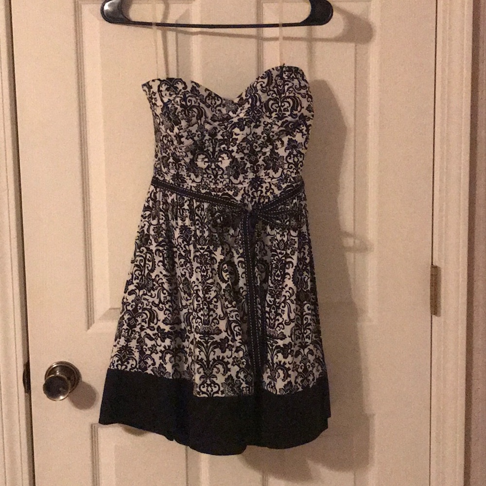 Black and white (fleur-de-lis) mini dress